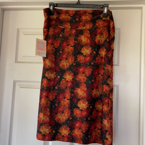 LulaRoe Cassie pencil skirt. Orange rose pattern. Size XL. New with Tags. - Picture 6 of 7